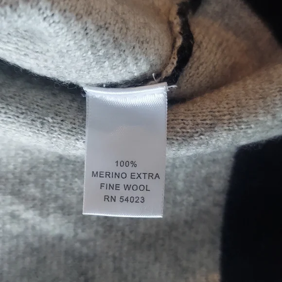 100% Merino Wool Banana Republic Cardigan - Picture 8 of 11